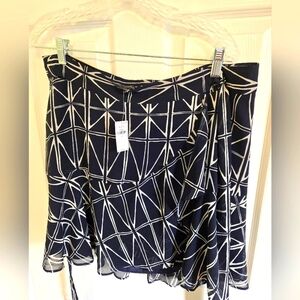 Banana Republic Blue and white pattern chiffon Wrap Skirt sz L, NWT